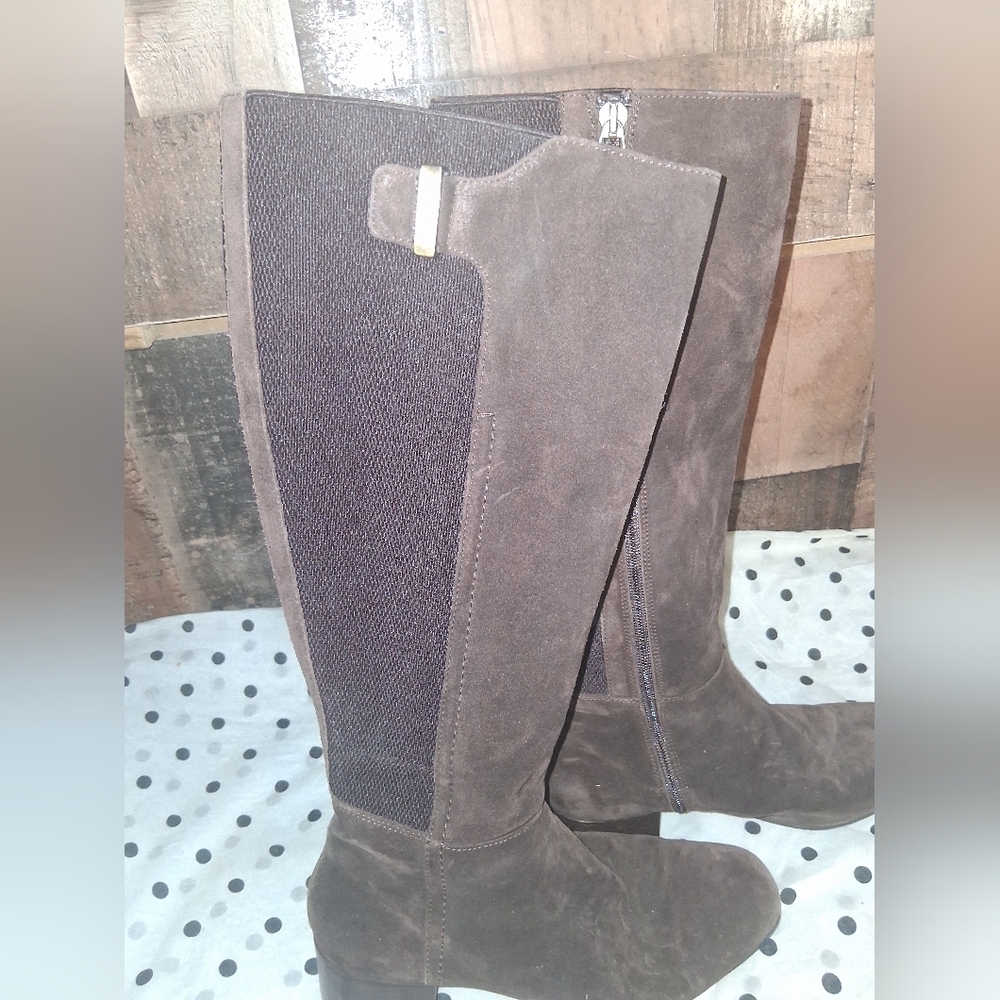 AQUATALIA Italy Letizia Riding Boots in Brown Suede w/ Stretch Panel & zipper - Picture 3 of 8